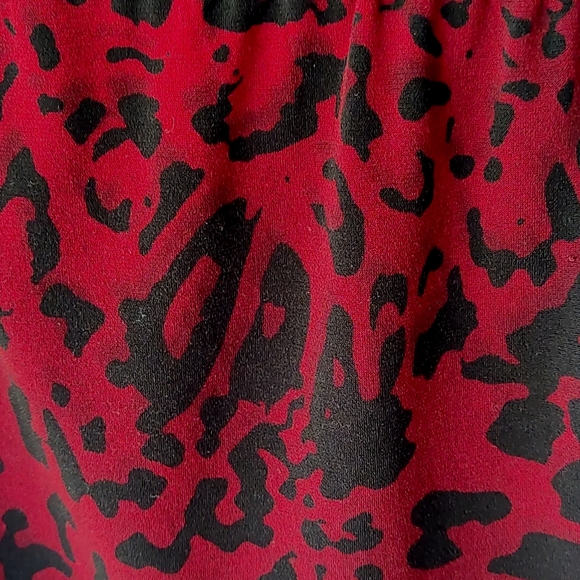Red Black Fashion Bug 2X Top Metal Accents Leopard Cheetah Print - Picture 2 of 15